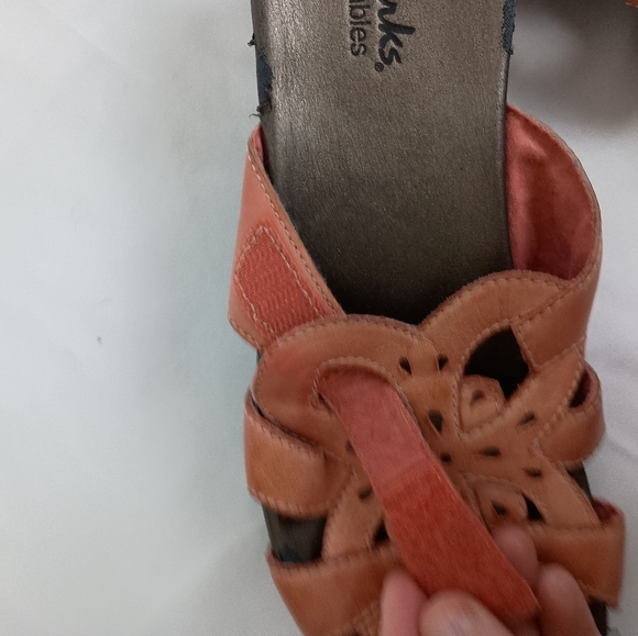 Clarks Women's Preppy Clueless Butterly Pink Peach Summer Sandals (#1,001) - Picture 2 of 7